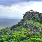 Gunung Manggir Blora merupakan destinasi wisata alam tersembunyi di Kabupaten Blora yang menawarkan panorama perbukitan, jalur pendakian ringan, suasana hening, serta keindahan alam yang masih alami dan asri.