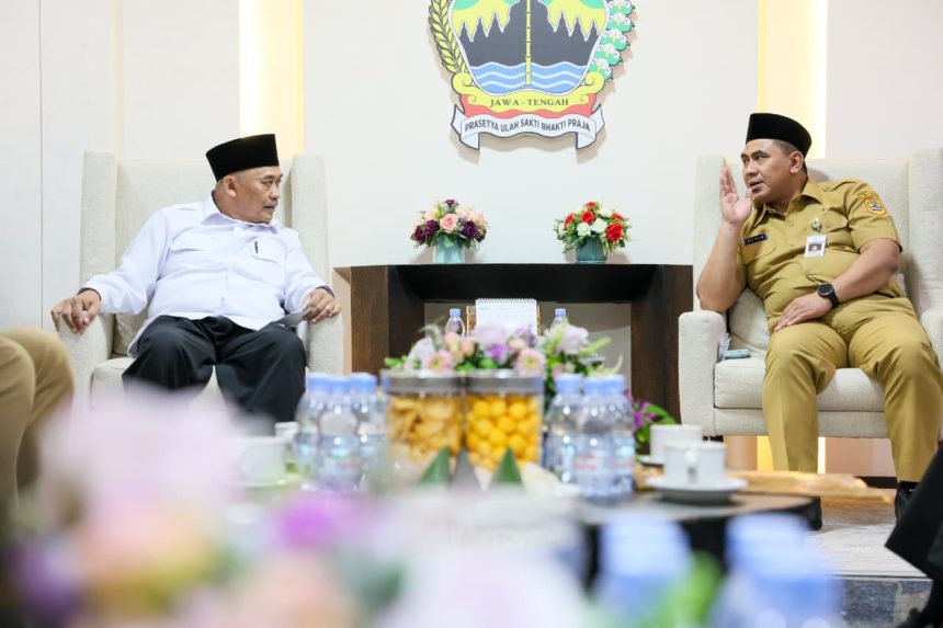 Kuota haji Jateng 2026 naik menjadi 34.122 jemaah. Wagub Taj Yasin menegaskan pentingnya peningkatan layanan seiring perubahan skema embarkasi.