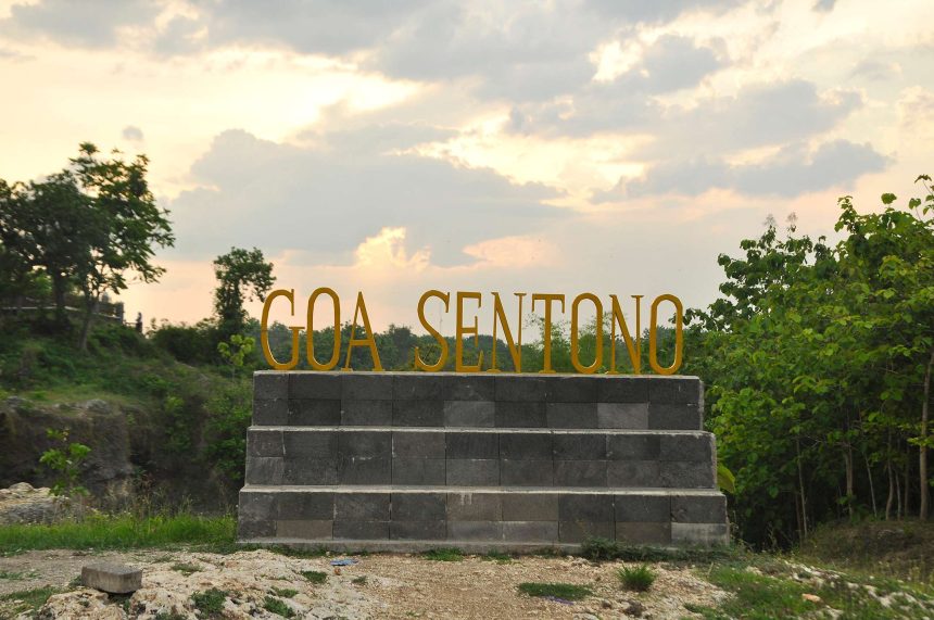 Wisata Goa Sentono