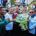 Gubernur Jawa Tengah Ahmad Luthfi saat menemui massa buruh dan mahasiswa dalam aksi peringatan May Day 2026 di depan Kantor Gubernur Jateng, Jumat (1/5/2026) sore. Foto: dokumentasi/istimewa