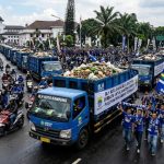 DLH Kota Bandung Panen Puluhan Ton Sampah Usai Konvoi Persib Juara Liga