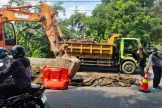 Akibat Kendaraan Tonase Berlebih, Sejumlah Ruas Jalan di Semarang Rusak