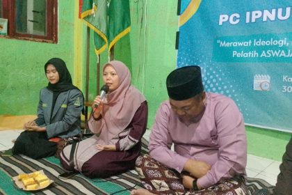 Dwi Supratiwi saat sarasehan kegiatan Latin dan Latpel IPNU-IPPNU Kota Semarang di MA Darussalam Meteseh Tembalang Semarang. qq/kawanbisnis.com