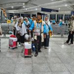 Salah satu rombongan jemaah haji Indonesia saat tiba di bandara Madinah. Foto: dokumentasi/istimewa