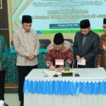 Rektor UIN Salatiga, Prof. Zakiyuddin Baidhawy saat meneken MoU dengan Mufti Negeri Sabah, Sahibus Sahamah Dr. Datuk. Ust. H. Bungsu Aziz bin Haji Jaafar di kampus UIN Salatiga. Foto: dokumentasi