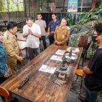 Wali Kota Salatiga, dr. Robby Hernawan, Sp.OG, didampingi Ketua TP PKK Kota Salatiga, Retno Robby Hernawan saat menghadiri kegiatan Pelatihan Kerajinan Keramik di Naruna Space, Senin (4/5/2026). Foto: dokumentasi
