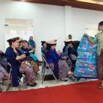 Model saat melakukan peragaan busana kain batik Troso untuk menyambut Komunitas Perempuan Pelestari Budaya Indonesia (KPPBI) Jakarta. Foto: dokumentasi