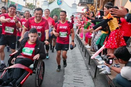 Dorong Kursi Roda Putranya, Ahmad Luthfi Tebarkan Semangat Inklusivitas di Soekarno Run 2026