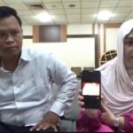 bu korban dugaan perundungan di SMP Nasima dan kuasa hukumnya, Lutfi Faril Bastian saat melapor ke Polrestabes Semarang. Foto: istimewa