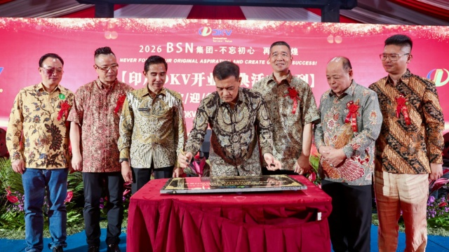 Gubernur Jawa Tengah Ahmad Luthfi saat meresmikan investasi dari Tiongkok, PT DKV Printing Indonesia di Kawasan Ekonomi Kendal (KEK), Selasa (21/7/2026).
