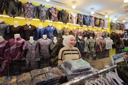 Antusias Pedagang Pasar Baru Bersiap Sambut Pembukaan Bandara Husein Sastranegara
