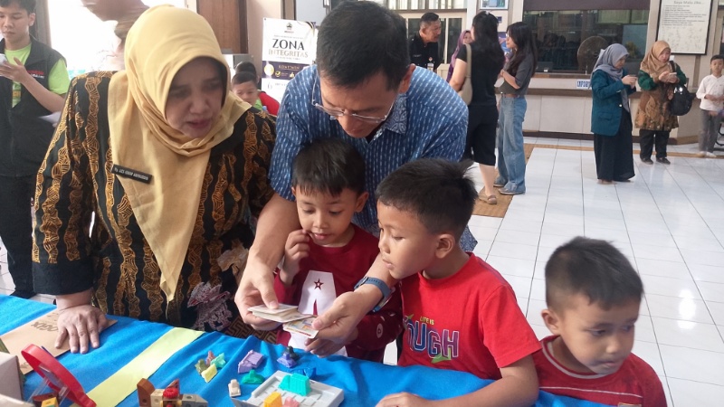 Lies Iswar Dorong Orang Tua Dampingi Belajar Teknologi dan Manfaatkan Jam Intan