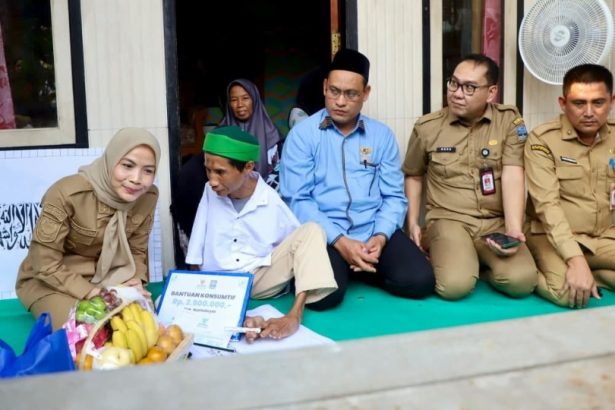 Luar Biasa! Kang Nur Buktikan Fisik Bukan Hambatan Untuk Berkarya, Gunakan Kaki Tulis Kaligrafi Arab