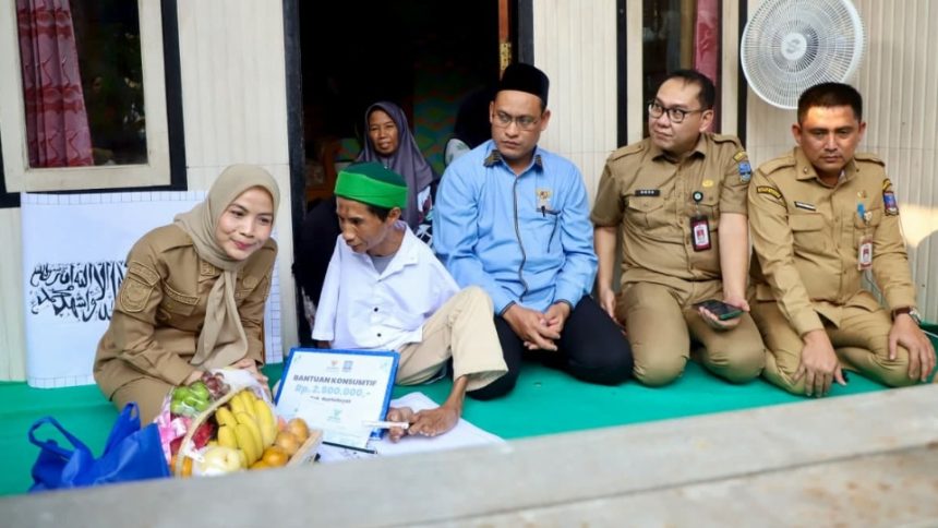 Luar Biasa! Kang Nur Buktikan Fisik Bukan Hambatan Untuk Berkarya, Gunakan Kaki Tulis Kaligrafi Arab