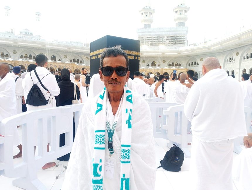 Sutarto (69), jemaah umrah PT Alfazza Nabawi Tour & Travel, membagikan kisah perjalanan spiritualnya setelah memilih menggunakan tabungan untuk beribadah ke Tanah Suci.
